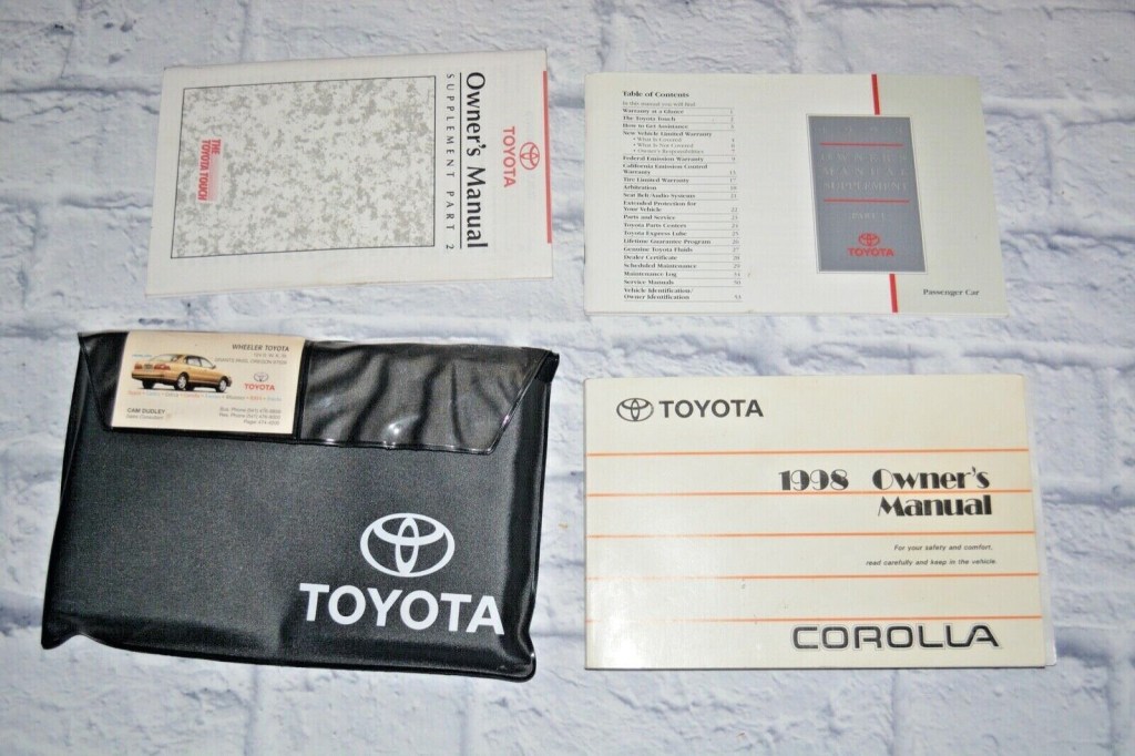 Picture of: TOYOTA COROLLA OWNERS MANUAL GUIDE BOOK SET WITH CASE OEM  eBay
