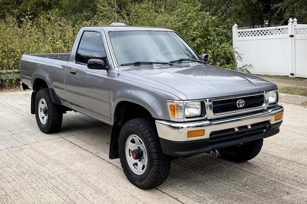 Picture of: Toyota Pickup x for Sale – Cars & Bids