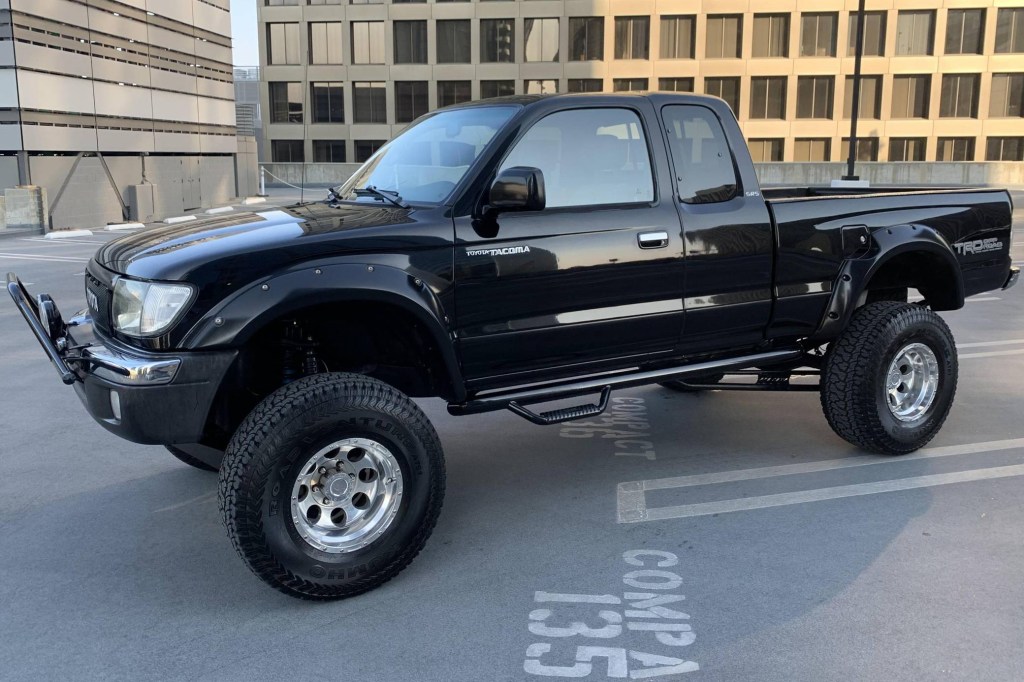 Picture of: Toyota Tacoma XtraCab PreRunner for Sale – Cars & Bids