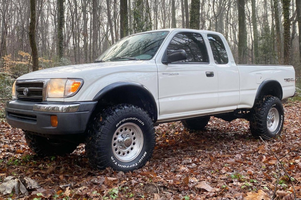 Picture of: Toyota Tacoma XtraCab SR x auction – Cars & Bids